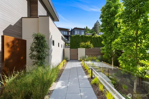 $11,700,000 | 9810 Southeast Shoreland Drive, Bellevue, WA 98004