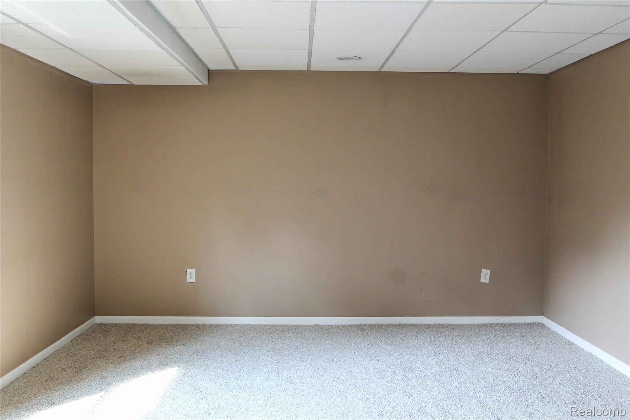 10250 County Line Road Ortonville, MI 48462 - Photo 25 of 41 Basement Bedroom.jpg