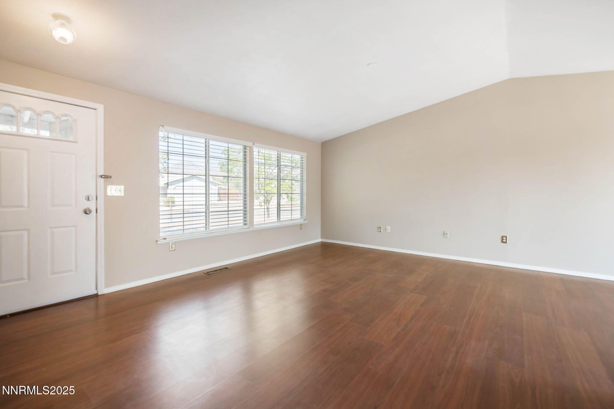 112 Empire Road Dayton, NV 89403 - Photo 6 of 38 17-web-or-mls-DSC_7311