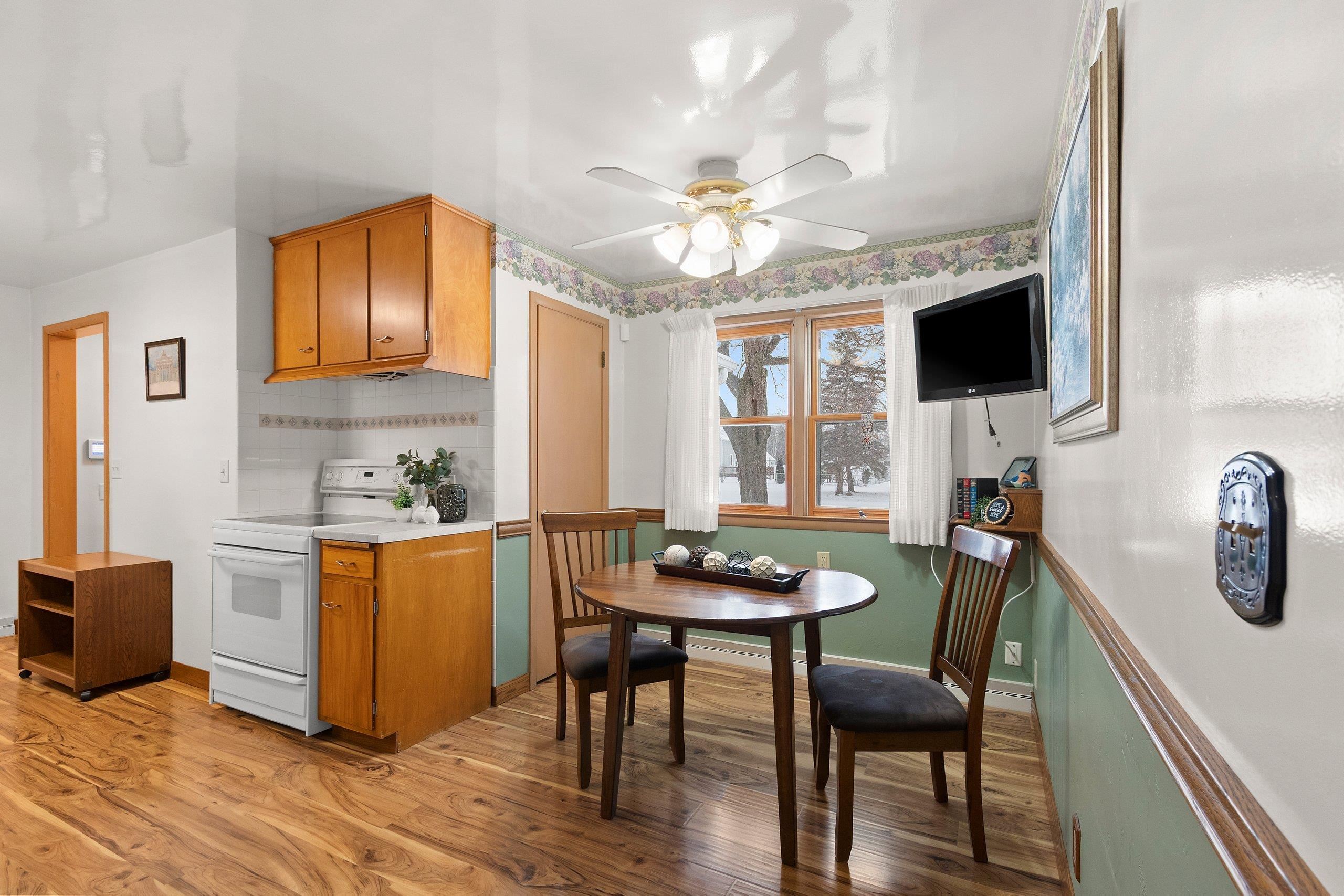 723 Robbins Street Seymour, WI 54165 - Photo 11 of 38