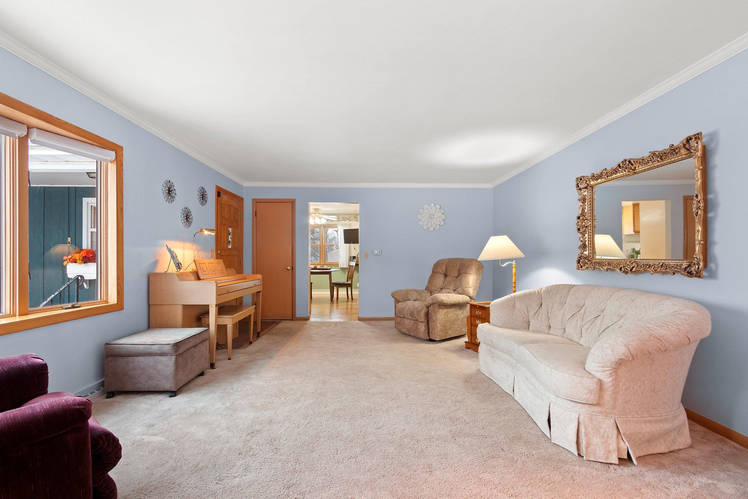 723 Robbins Street Seymour, WI 54165 - Photo 3 of 38