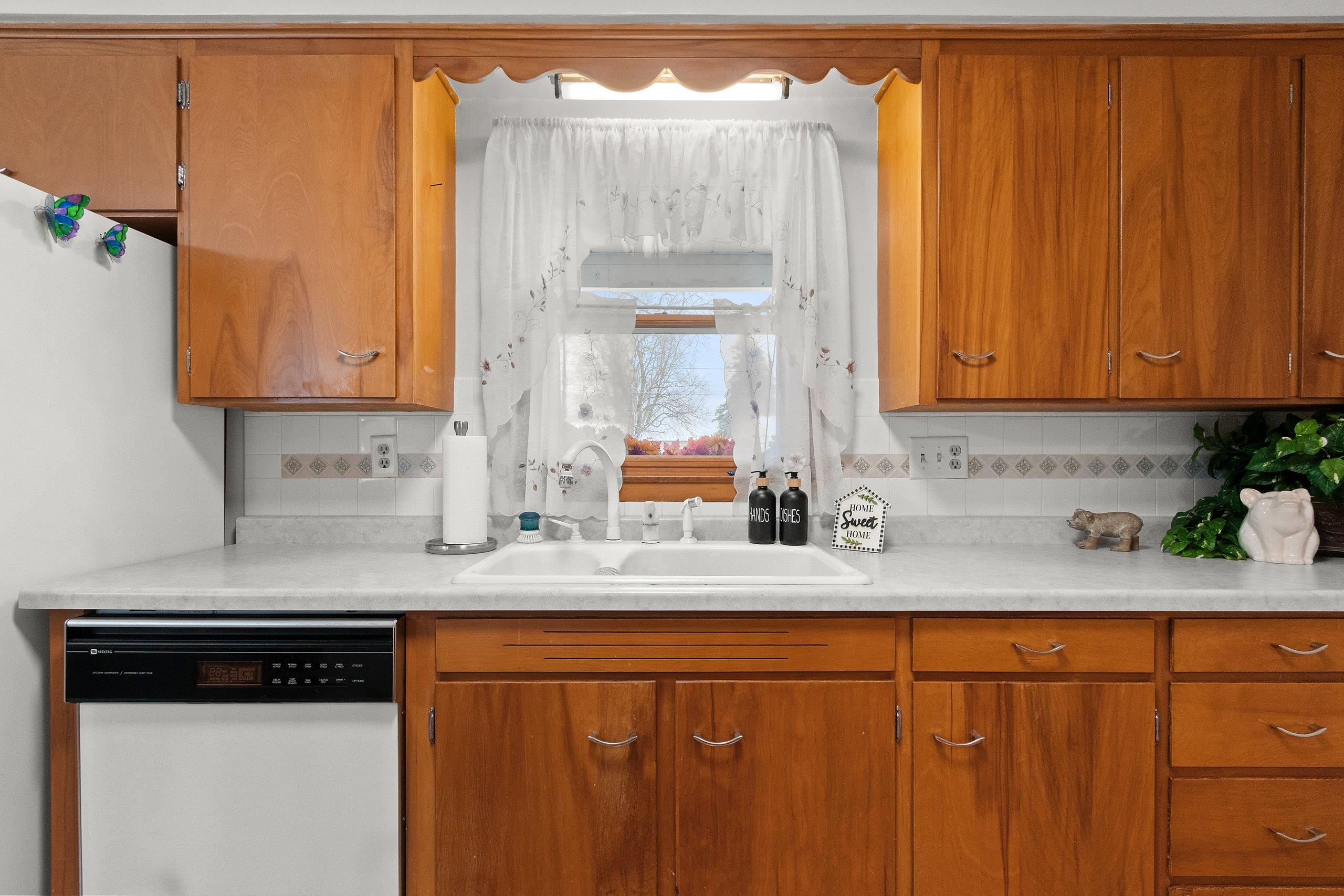 723 Robbins Street Seymour, WI 54165 - Photo 7 of 38