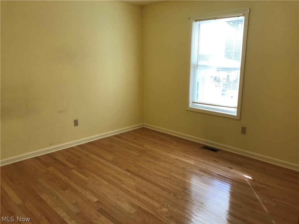 811 Old Forge Road Kent, OH 44240 - Photo 18 of 34 2nd bedroom on the main floor