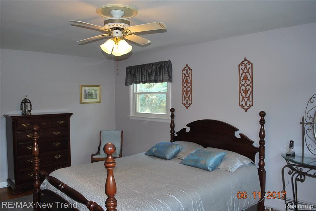 35839 Springvale Street Farmington, MI 48331 - Photo 15 of 24 DSC_0042.JPG