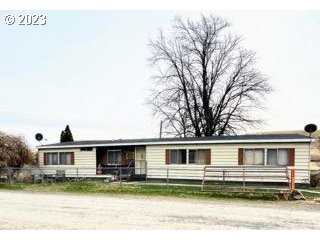 37418 Rieth Road Echo, OR 97826 - Photo 1 of 11 a view of a yard in front of a house