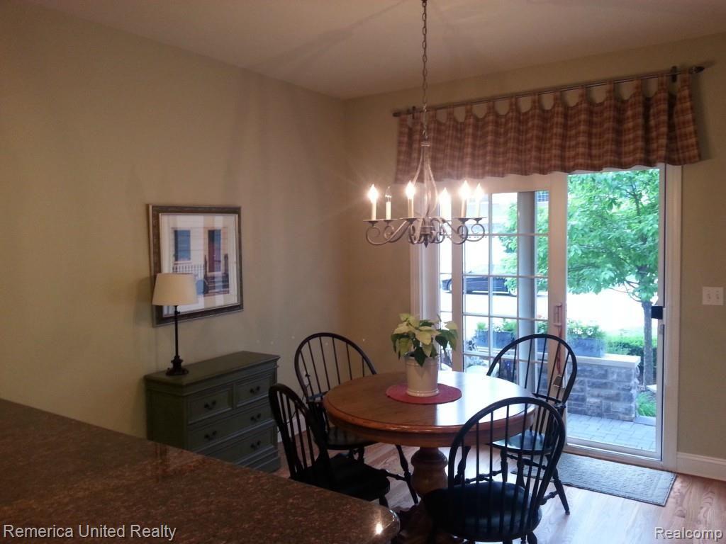 49667 Timber Trail, Unit 9 Novi, MI 48374 - Photo 11 of 27 Breakfast room