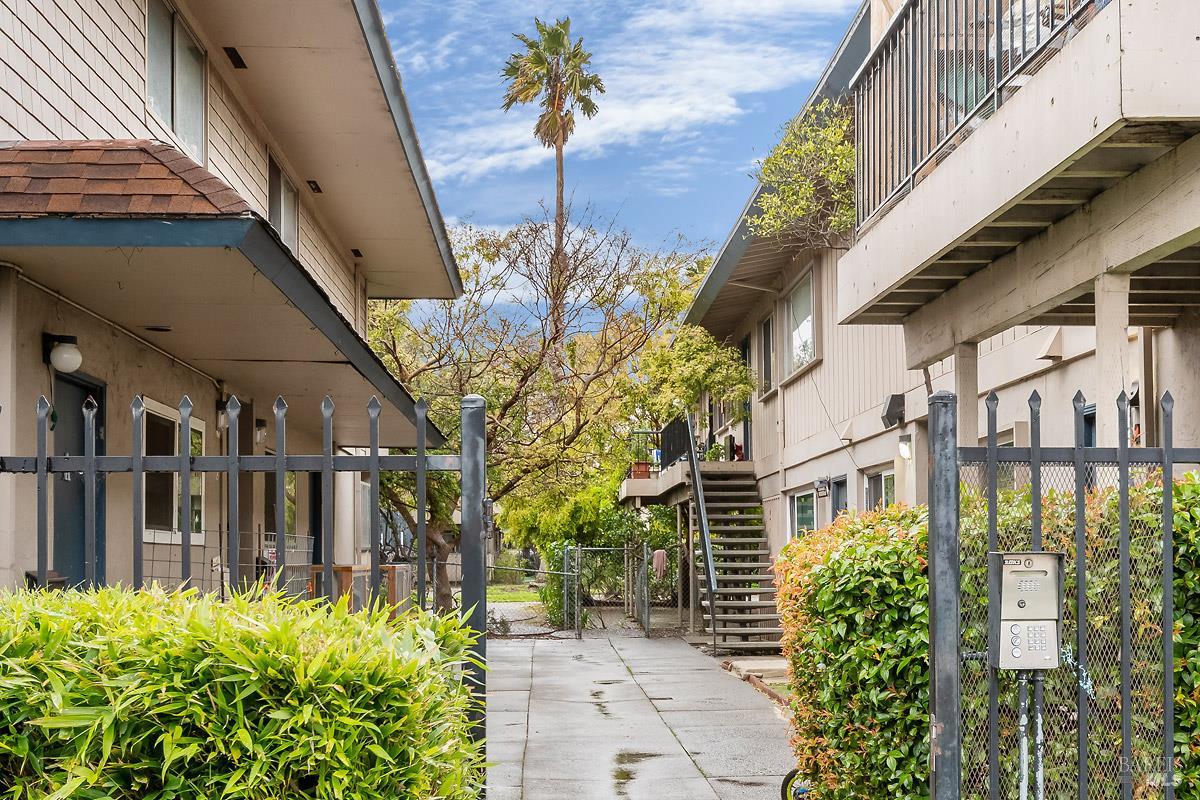 22 Fairfax Street, Unit E San Rafael, CA 94901 - Photo 7 of 7 a view of a pathway of a patio