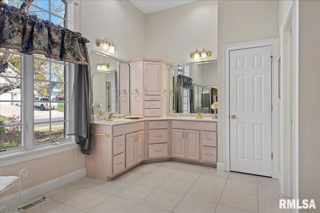 $595,000 | 6209 MacKenzie Place, Springfield, IL 62711