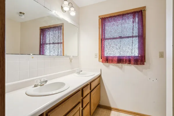 $299,900 | 3222 Tower Court, Clinton, IA 52732