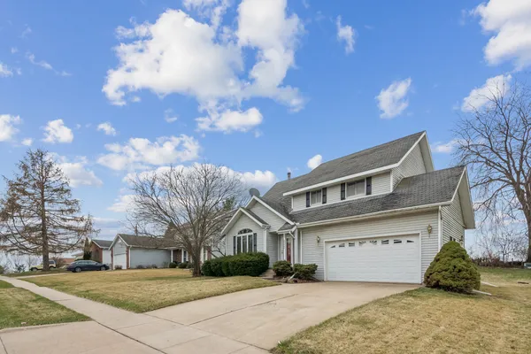 $299,900 | 3222 Tower Court, Clinton, IA 52732