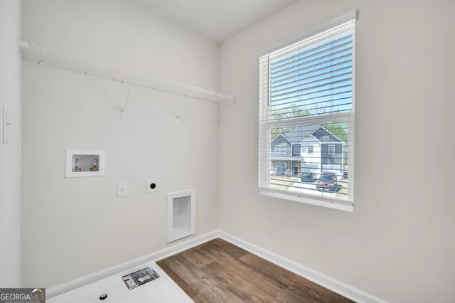 a view of empty room with window