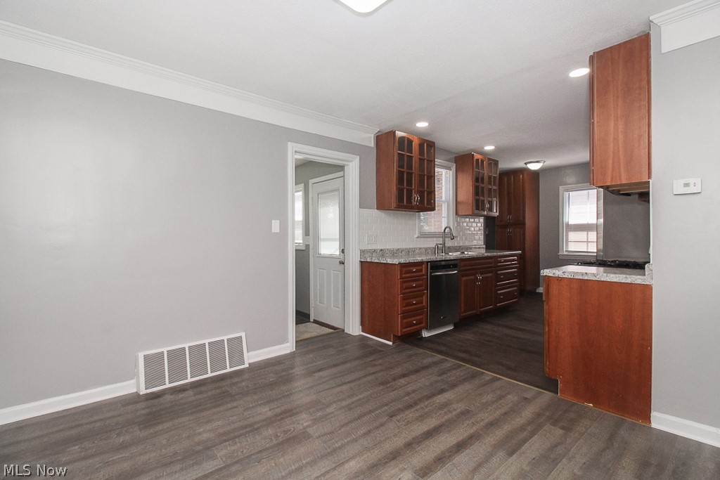 2123 Goodnor Road Cleveland Heights, OH 44118 - Photo 8 of 35