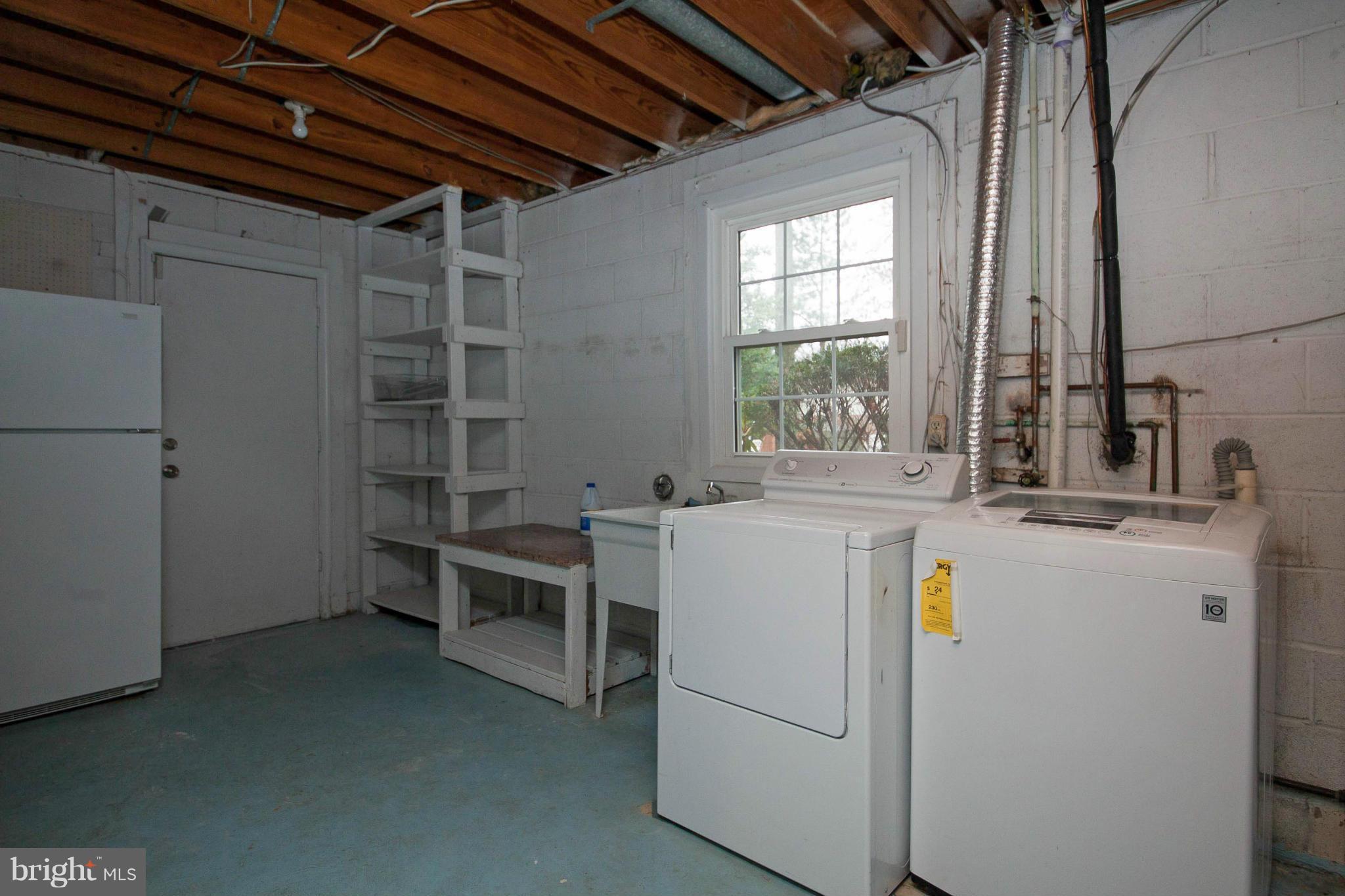 1934 Byrd Road Vienna, VA 22182 - Photo 17 of 30 Interior (General)