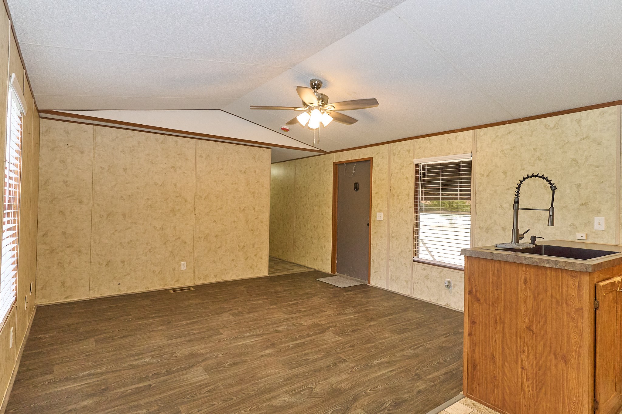 1003 Nunez Street Beasley, TX 77417 - Photo 6 of 22 Living room
