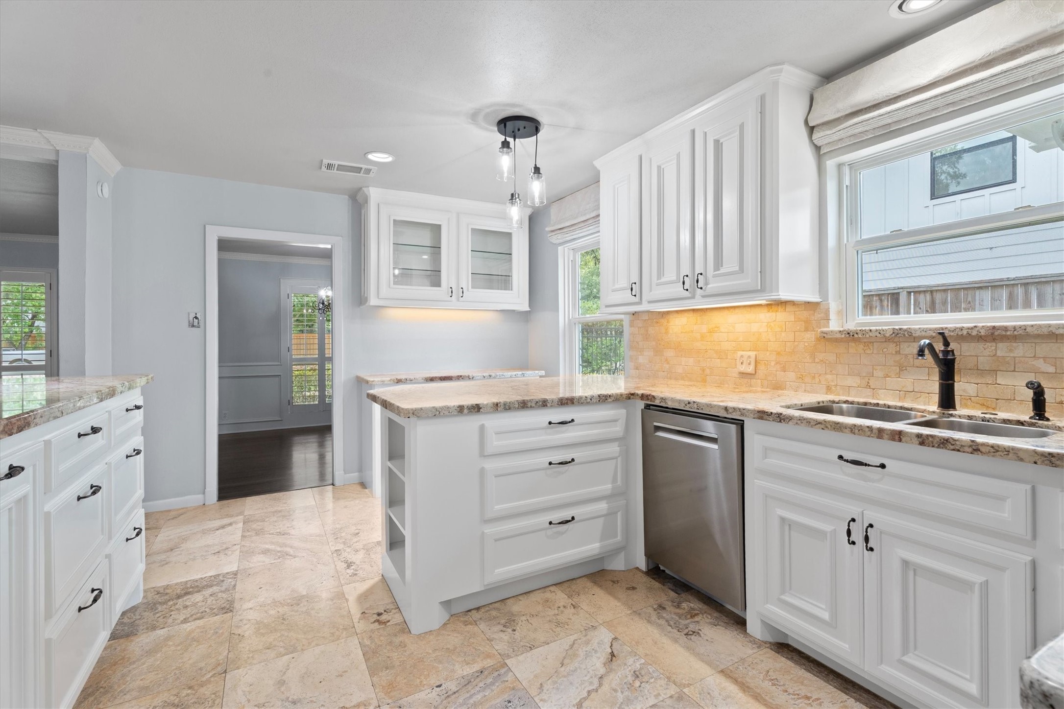 1328 Bingle Road Houston, TX 77055 - Photo 17 of 48
