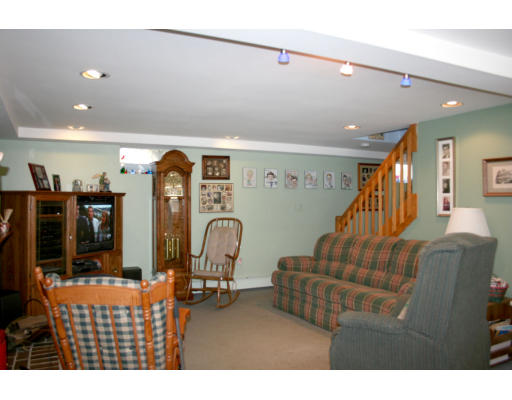 14 Oxbow Road Wayland, MA 01778 - Photo 11 of 24