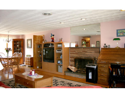 14 Oxbow Road Wayland, MA 01778 - Photo 5 of 24