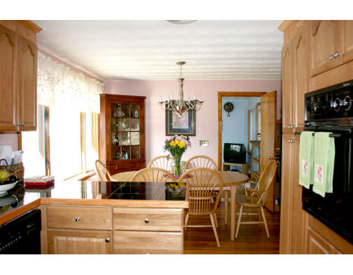 14 Oxbow Road Wayland, MA 01778 - Photo 8 of 24
