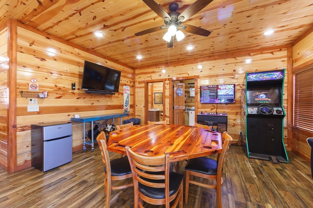 2517 Laurel Point Way, Unit LAZYBEARLODGE Sevierville, TN 37862 - Photo 26 of 51 Gallery Image 26