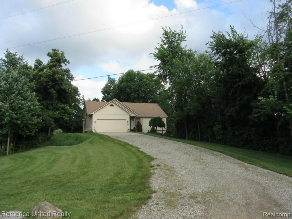 27465 Martindale Road New Hudson, MI 48165 - Photo 2 of 42 DRIVE UP TO HOME