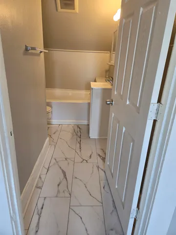 $2,500 | 167 Spruce Street, Unit 3, Manchester, NH 03103