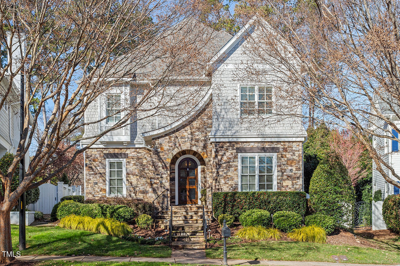531 Guilford Circle Raleigh, NC 27608 - Photo 3 of 65 531 Guilford Circle_03