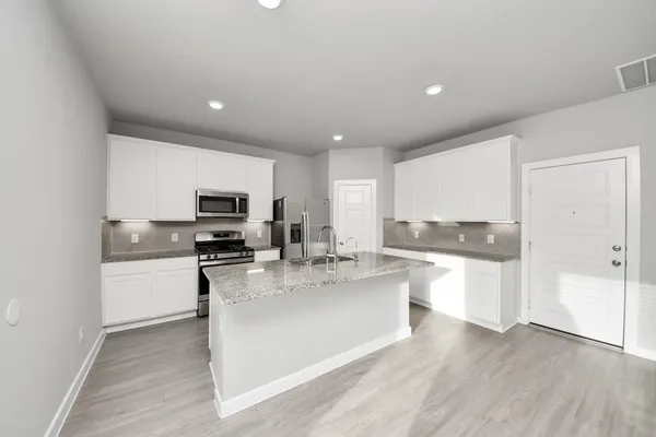 $2,475 | 2511 Shining Spur, Alvin, TX 77511