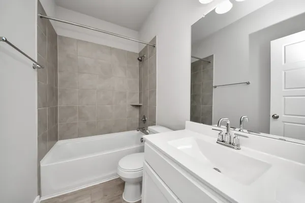 $2,475 | 2511 Shining Spur, Alvin, TX 77511