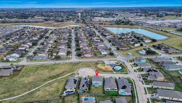 $2,475 | 2511 Shining Spur, Alvin, TX 77511