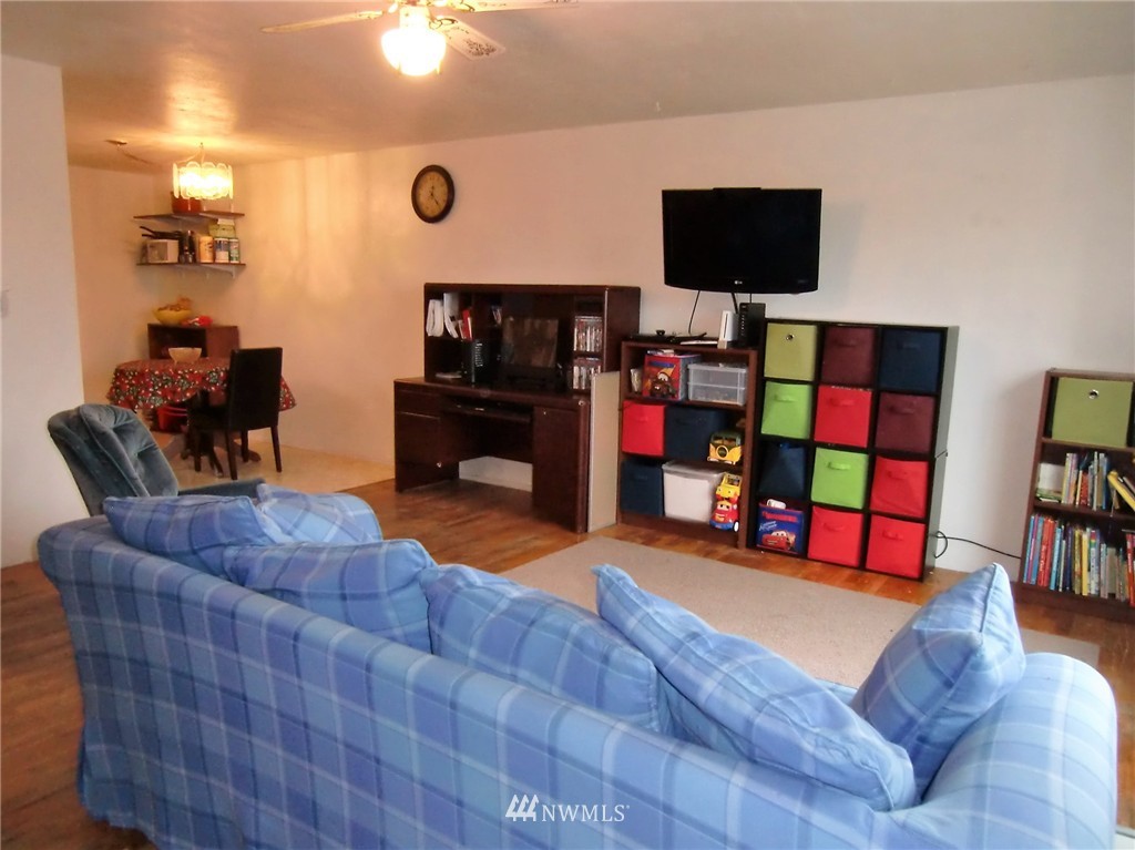 15834 Southeast 132nd Place Renton, WA 98059 - Photo 2 of 23 Gallery Image 2