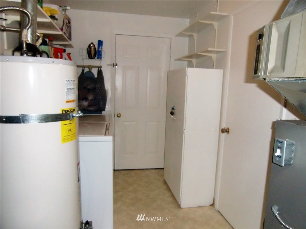 15834 Southeast 132nd Place Renton, WA 98059 - Photo 11 of 23 Gallery Image 11