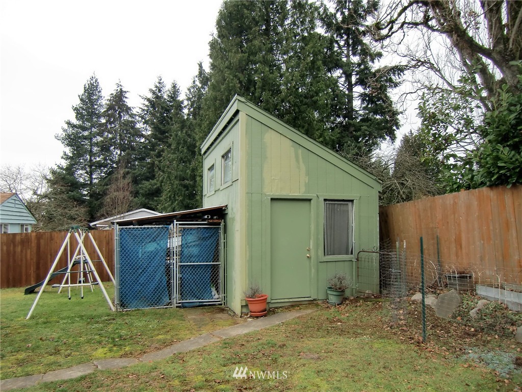 15834 Southeast 132nd Place Renton, WA 98059 - Photo 18 of 23 Gallery Image 18