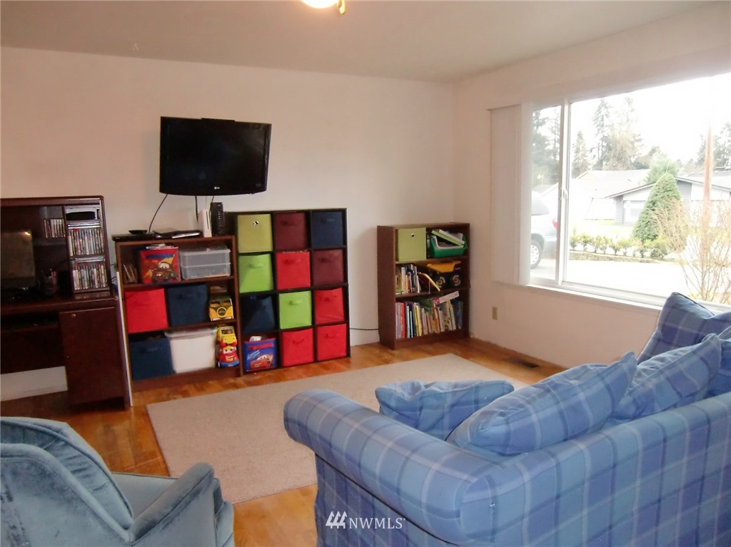 15834 Southeast 132nd Place Renton, WA 98059 - Photo 3 of 23 Gallery Image 3
