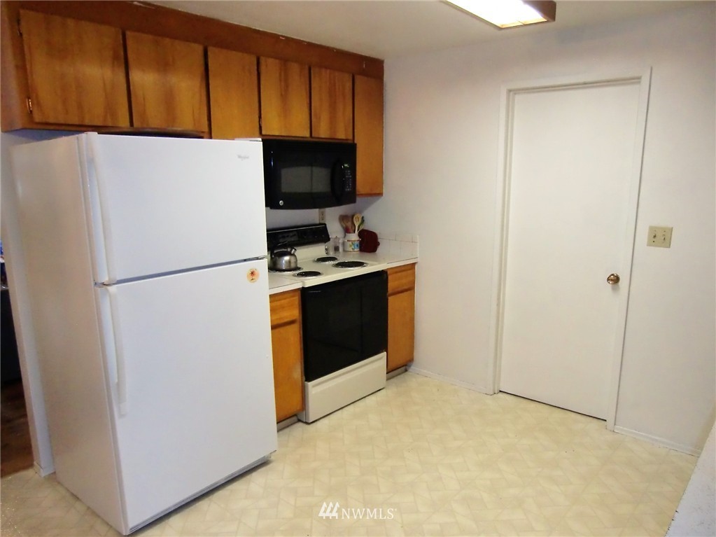 15834 Southeast 132nd Place Renton, WA 98059 - Photo 7 of 23 Gallery Image 7