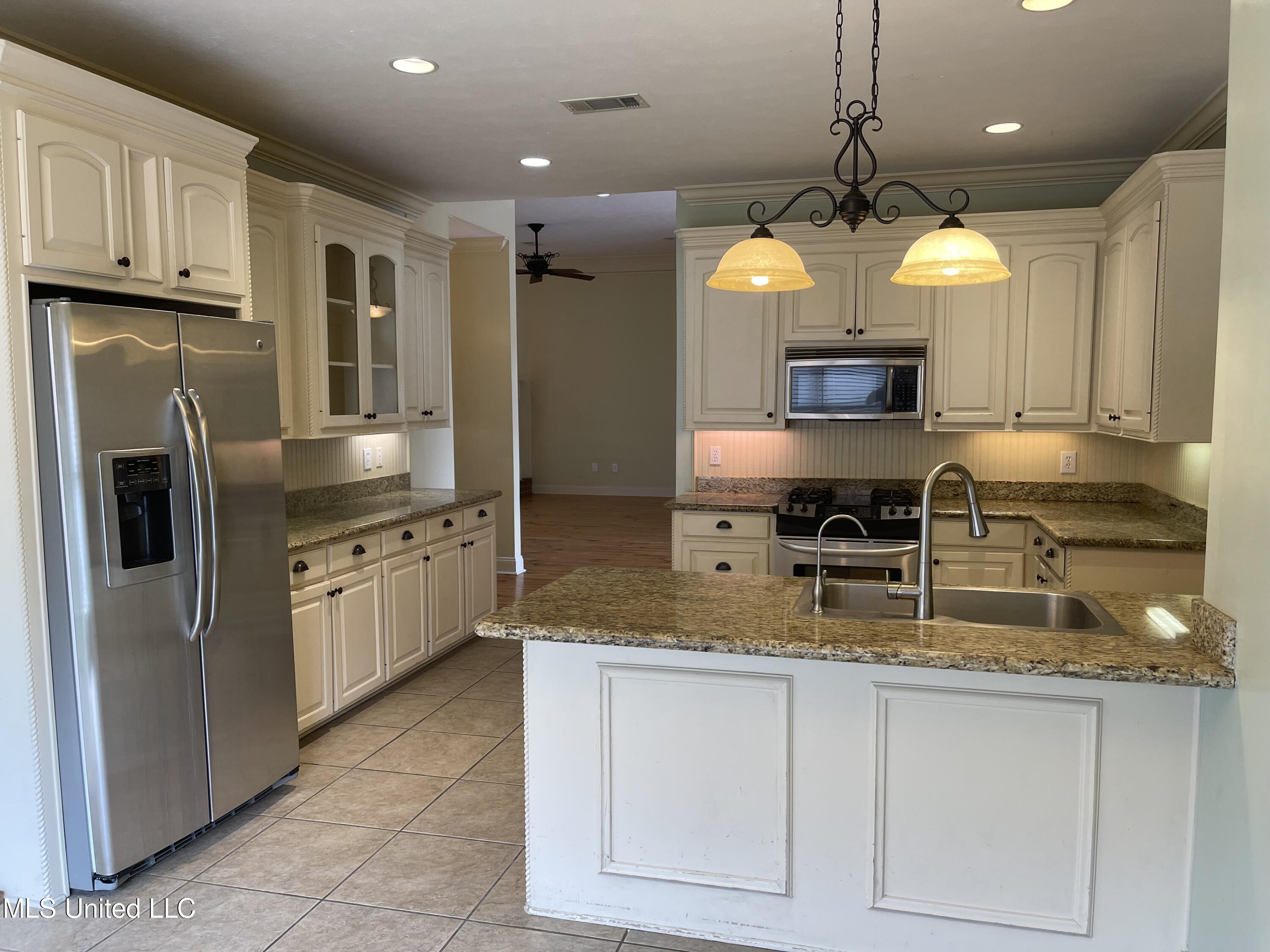 103 Hallmark Place Madison, MS 39110 - Photo 2 of 15 103 Hallmark (9)