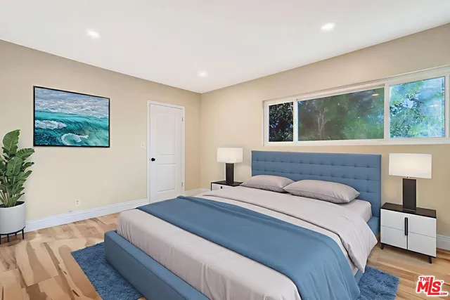 a view of a bunch of trees and bushes