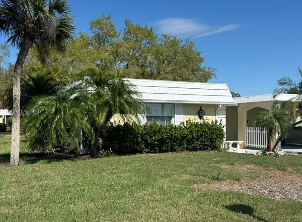 $2,195 | 5835 Tidewood Avenue, Unit 16, Sarasota, FL 34231