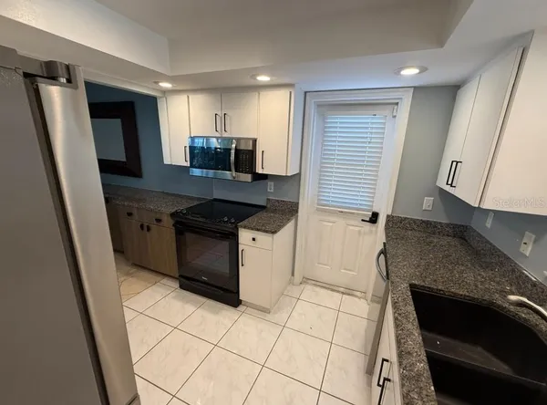 $2,195 | 5835 Tidewood Avenue, Unit 16, Sarasota, FL 34231