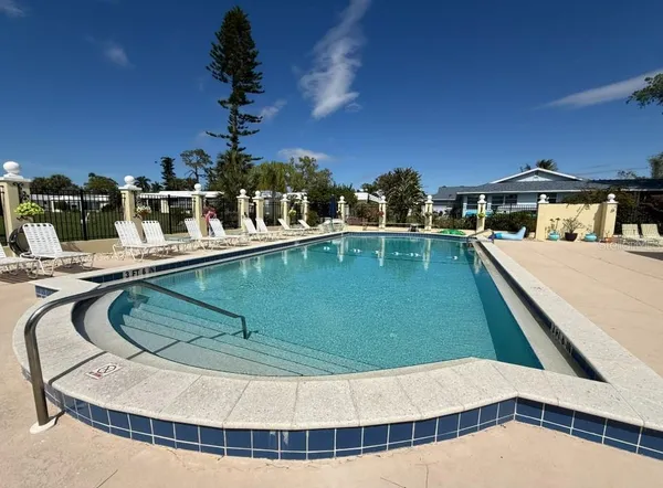 $2,195 | 5835 Tidewood Avenue, Unit 16, Sarasota, FL 34231