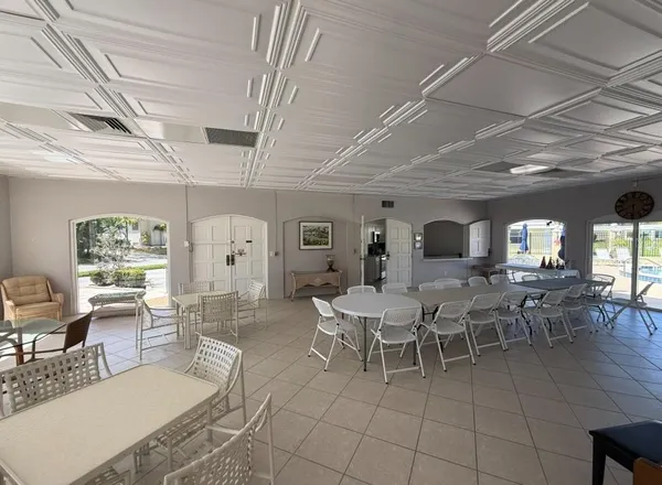 $2,195 | 5835 Tidewood Avenue, Unit 16, Sarasota, FL 34231