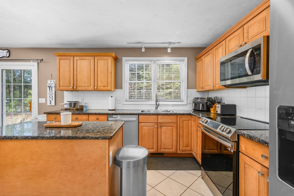 173 Main Street Mashpee, MA 02649 - Photo 11 of 40