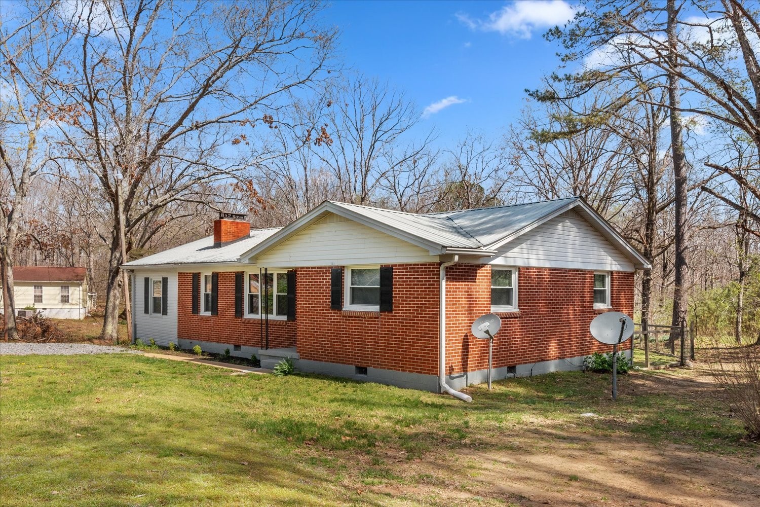 2540 Grays Bend Road Centerville, TN 37033 - Photo 20 of 48 a front view of a house with a yard
