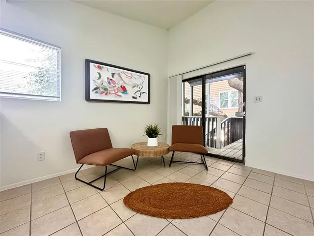 $800 | 2410 Longview Street, Unit D102, Austin, TX 78705