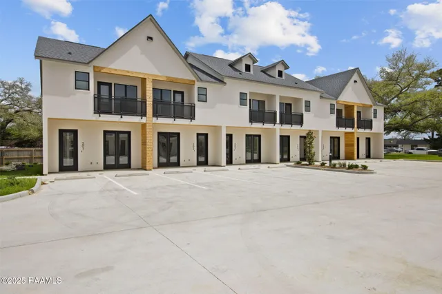 $1,950 | 1510 Kaliste Saloom Road, Unit 301, Lafayette, LA 70508