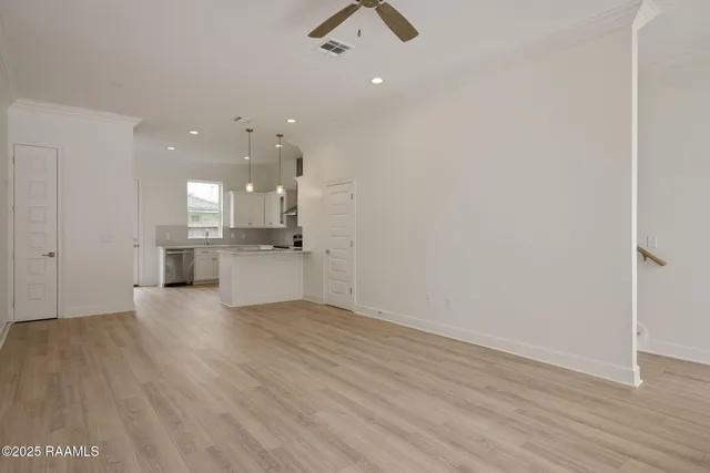 $1,950 | 1510 Kaliste Saloom Road, Unit 301, Lafayette, LA 70508