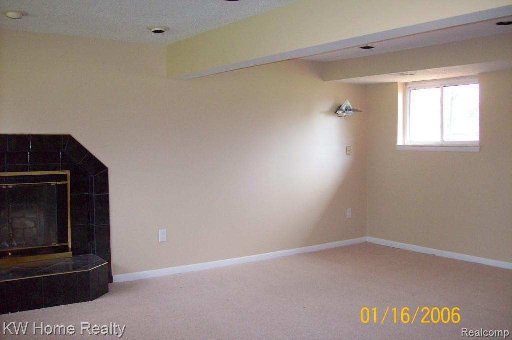 42230 Hanford Road Canton, MI 48187 - Photo 5 of 22 100_2302.jpg