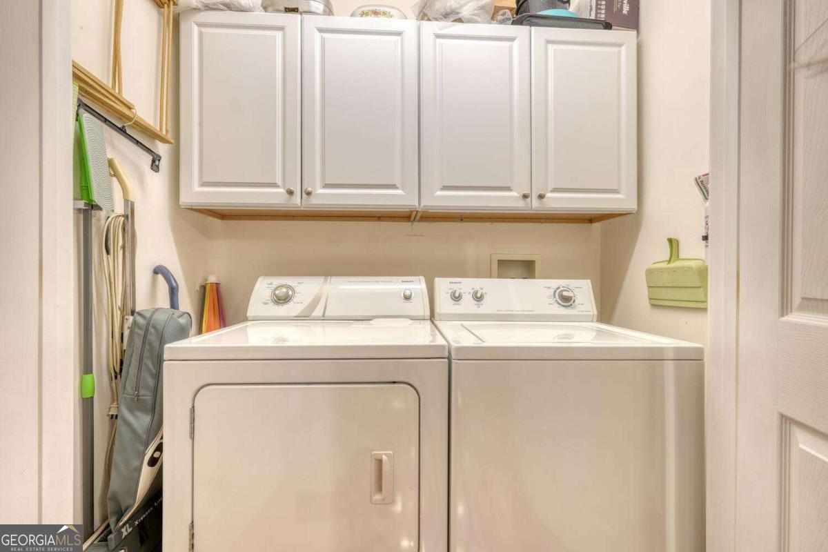 523 Sunnyside Shores Road Hiawassee, GA 30546 - Photo 27 of 55 a utility room with dryer and washer
