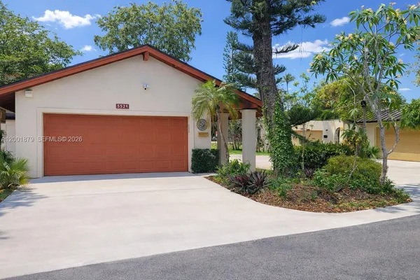 $287,500 | 5524 Constant Spring Terrace, Unit 213, Lauderhill, FL 33319