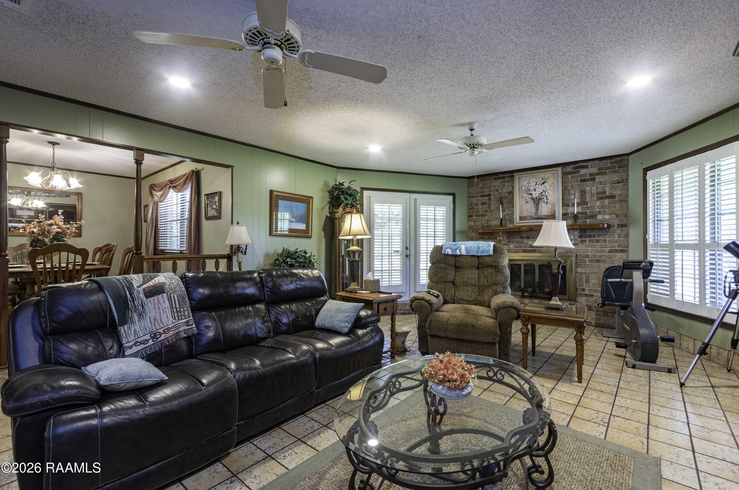 2508 Northside Road New Iberia, LA 70563 - Photo 14 of 44 Living Room 1
