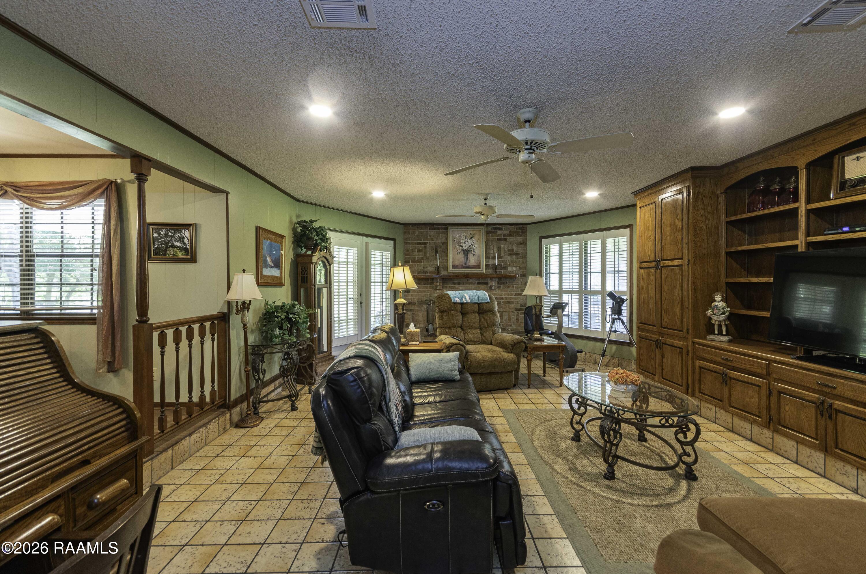 2508 Northside Road New Iberia, LA 70563 - Photo 15 of 44 Living Room 2